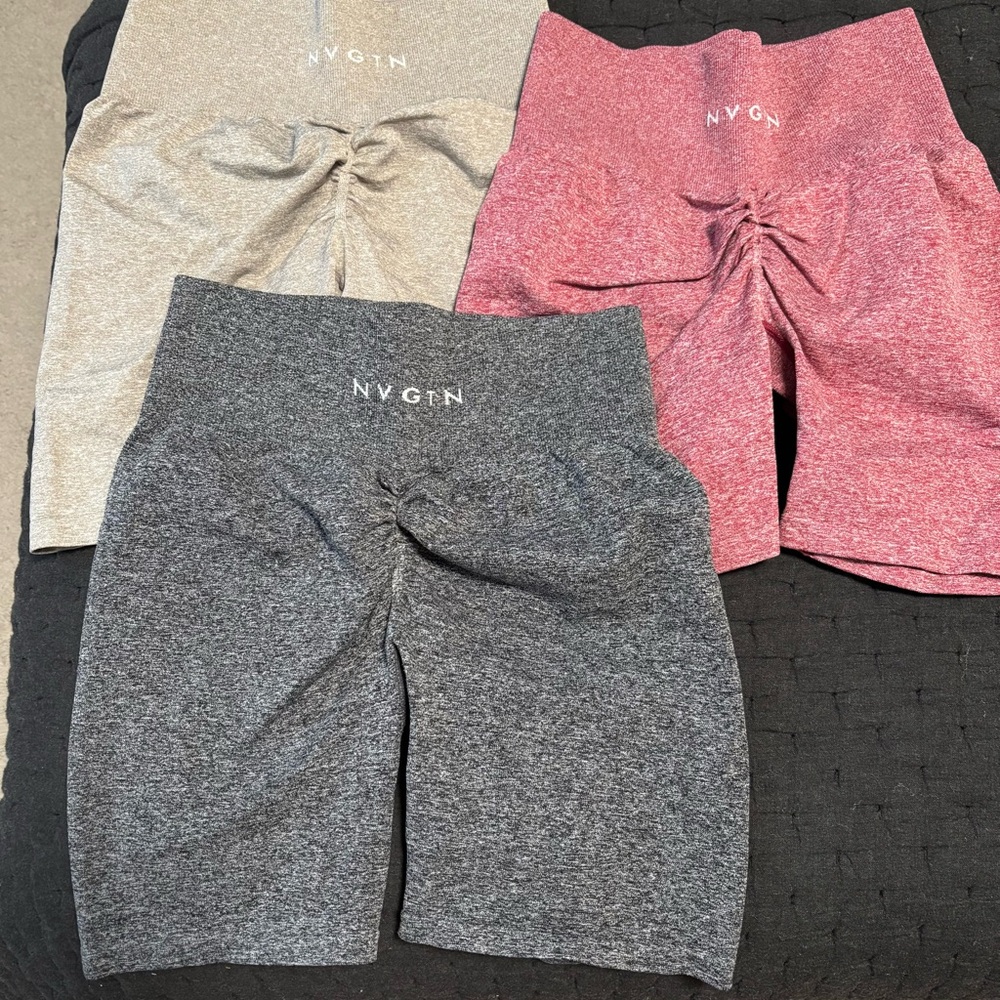 NVGTN High-Waisted Scrunch Shorts - Gray, Red, Sand